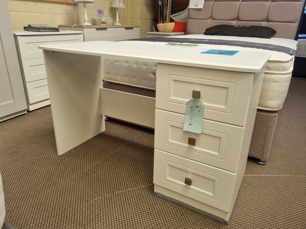White Dressing table with 3 drawers