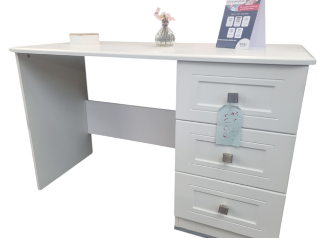 White Dressing table with 3 drawers